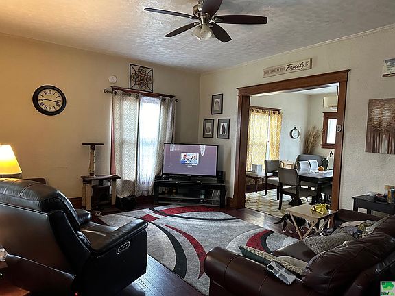 2nd image of 105 15th St