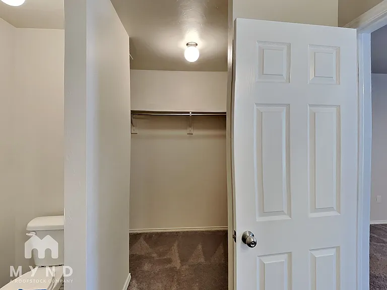 1921 Hannah Ln — Photo 16