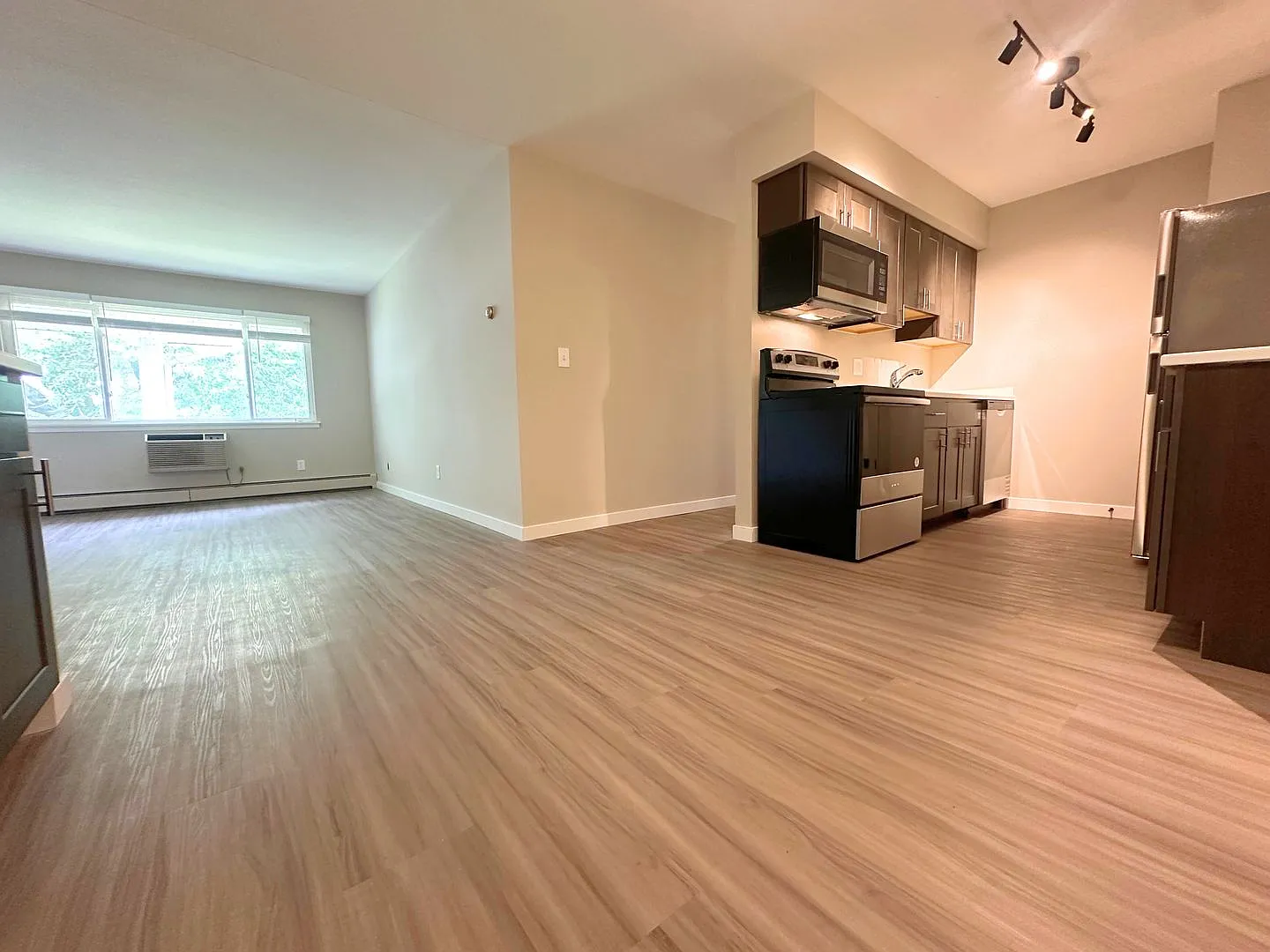 Cedar Plaza Apartments & Townhomes — Photo 3
