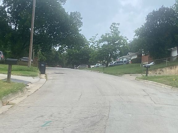 5th image of 4921 Glade St