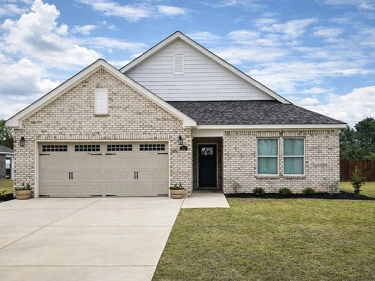 112 Kohn Dr — Photo 1