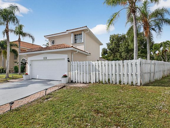 3rd image of 1023 Fairfax Circle