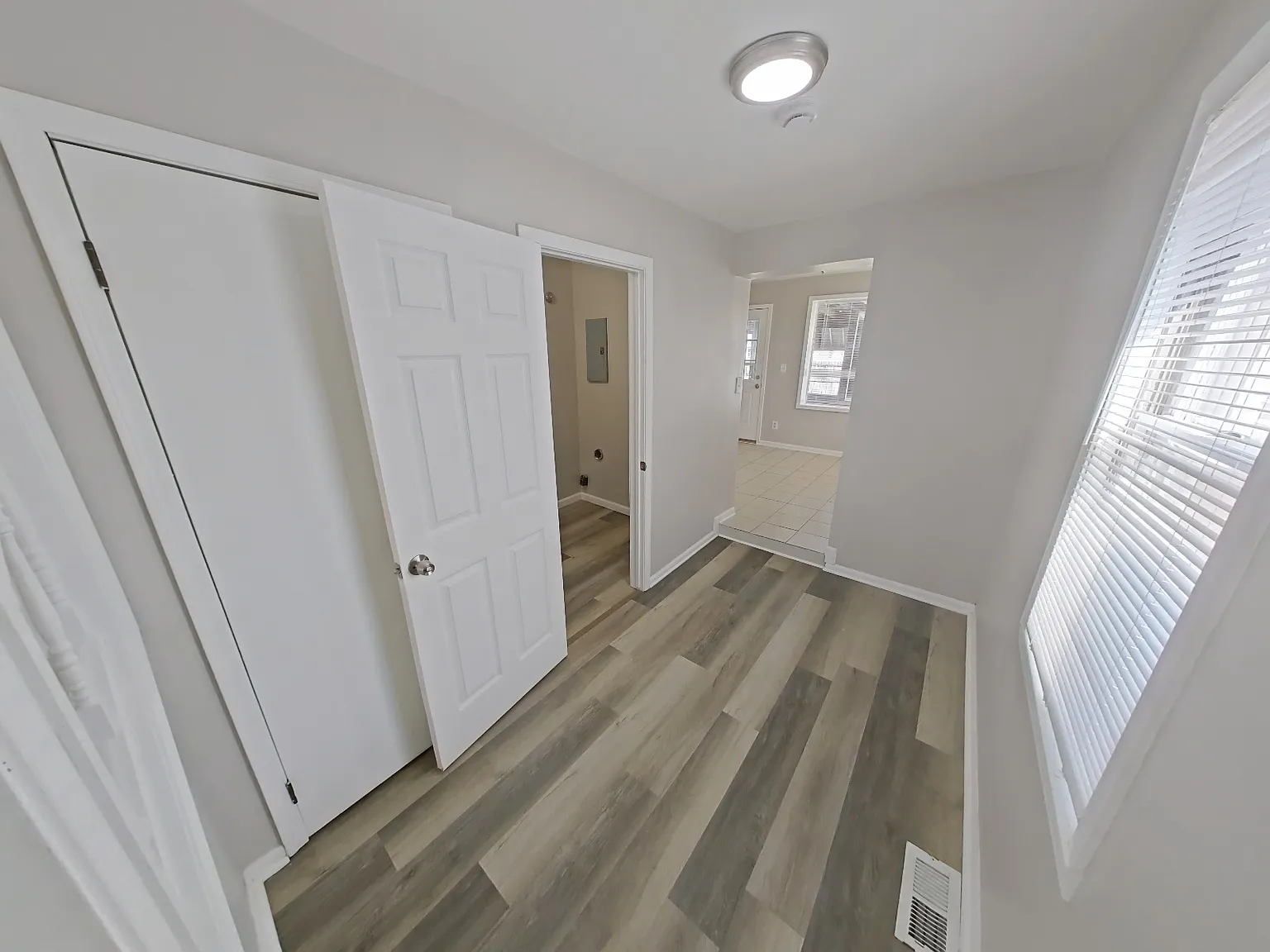 3 bed, 1294 sqft, $1,335 — Photo 4