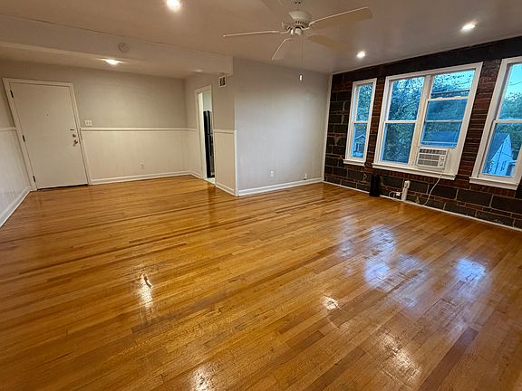 2nd image of 405 Linden Cir #4