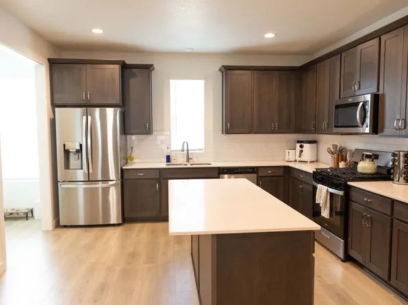 638 N Autumn Ash Cir #9, Kaysville, UT 84037