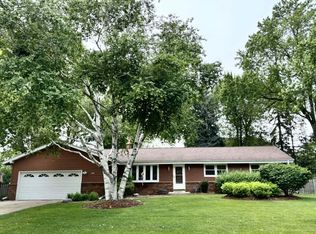 6415 N Atwahl Dr, Glendale, WI 53209