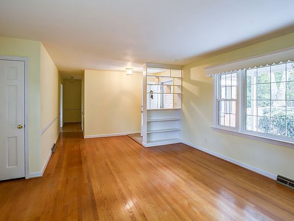 3rd image of 1710 Milton Rd
