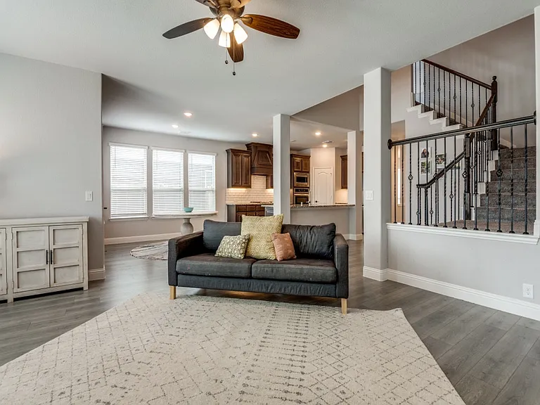 1613 Mack Ln — Photo 3