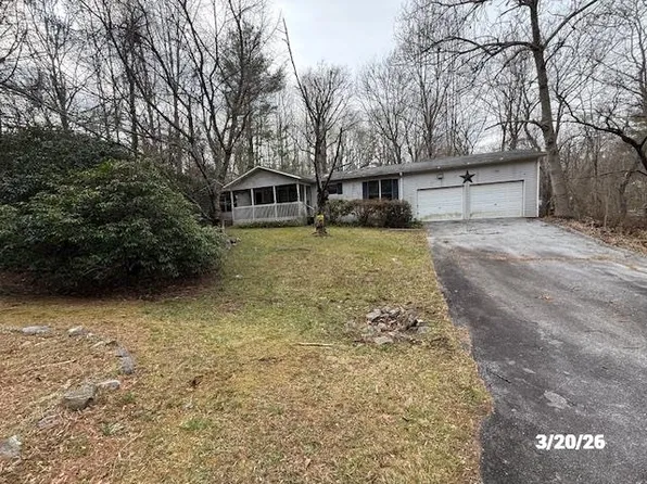 274 Laurelwood Ln, Mills River, NC 28759