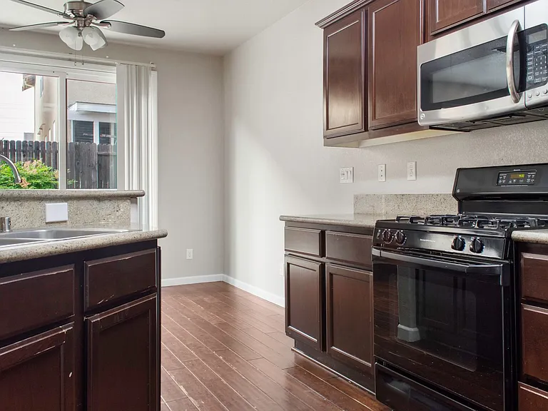 3249 Torrance Ave — Photo 10