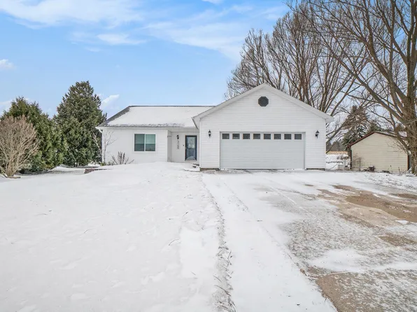 3155 Greenfield Dr, Petoskey, MI 49770