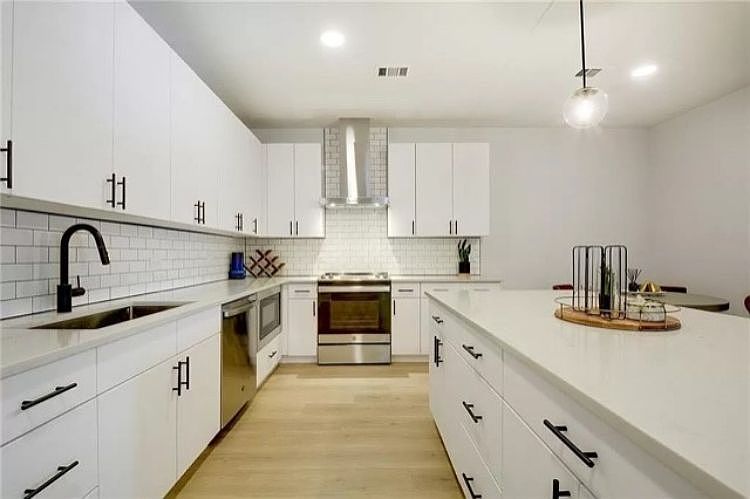 1st image of 3101 Govalle Ave #205
