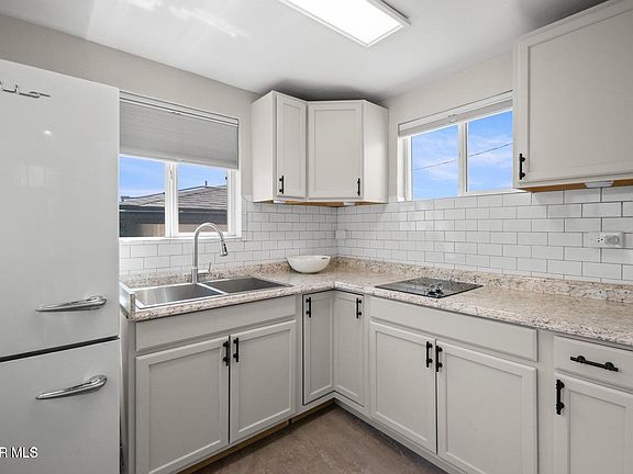 4th image of 2532 Altura Ave #B