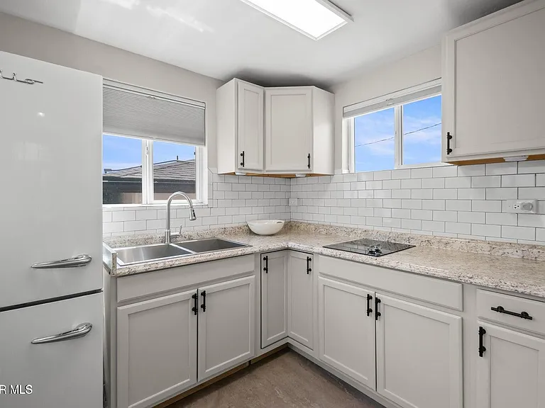 2532 Altura Ave #B — Photo 4