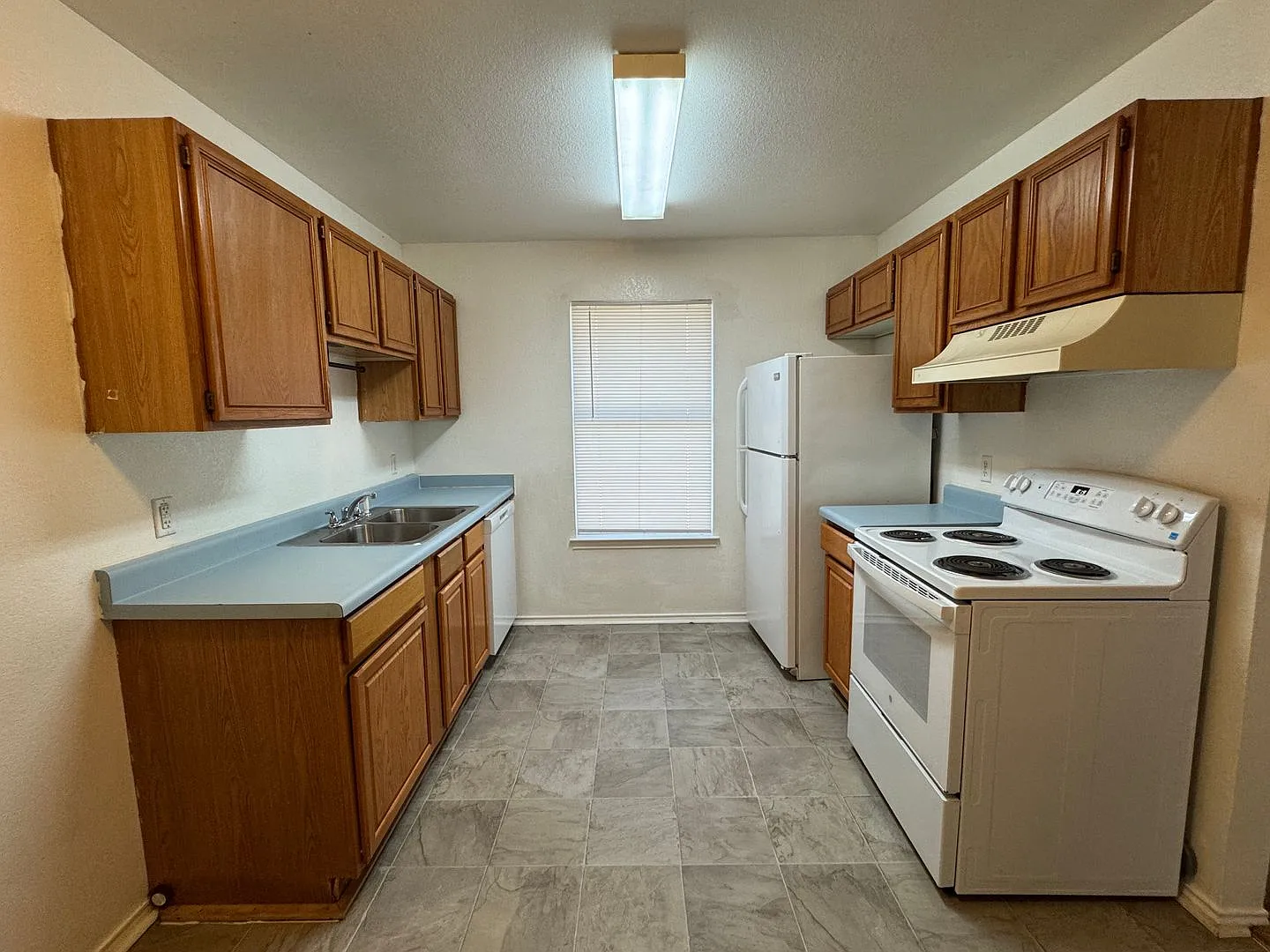 1902 Windward Dr — Photo 4