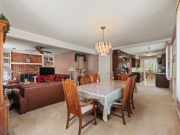 3rd image of 544 Goffle Hill Rd
