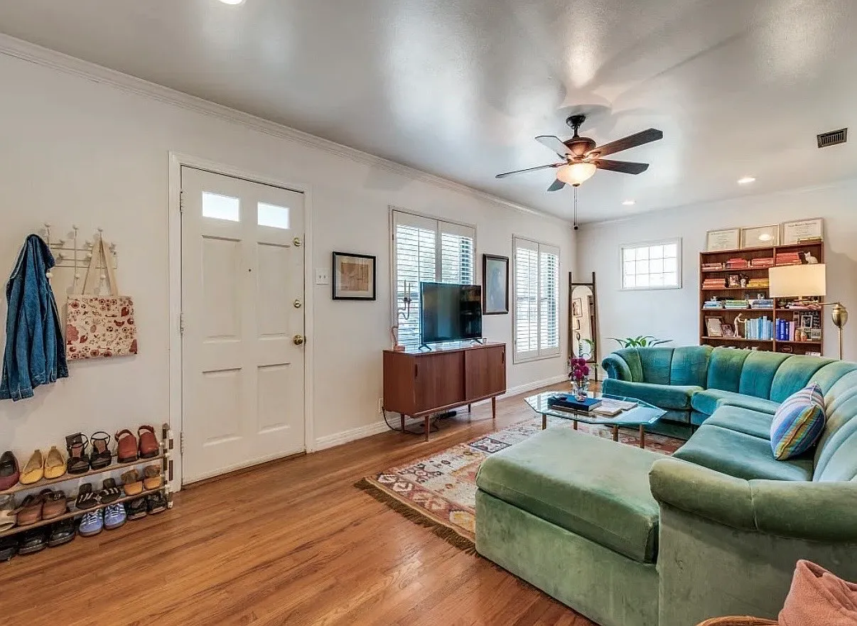 2 bed, 1072 sqft, $2,150 — Photo 4
