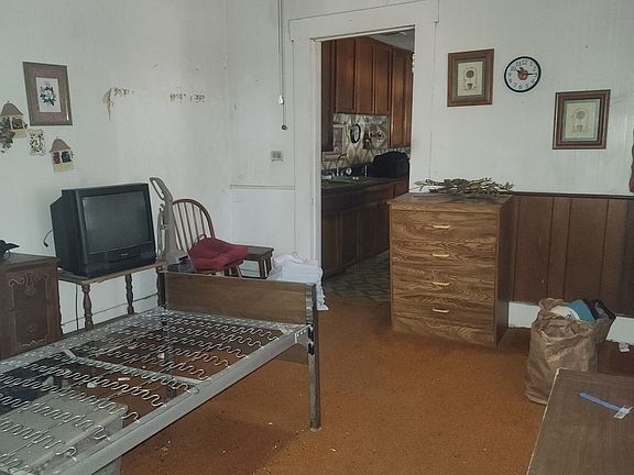 2nd image of 610 Pleasanton Rd.