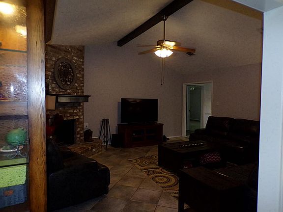 5th image of 1402 Heights Dr