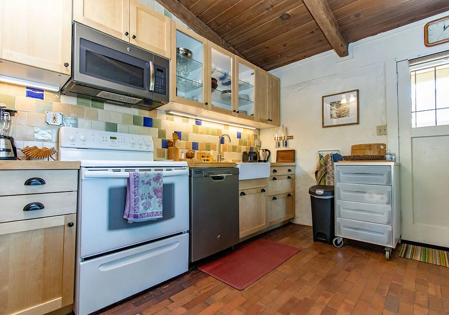 Temporary, Furnished Rental! — Photo 1