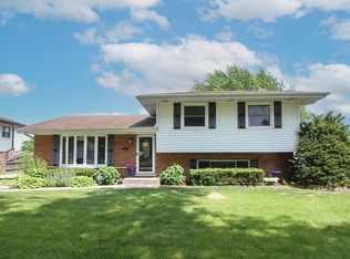 269 Woodville Ln, Schaumburg, IL 60193
