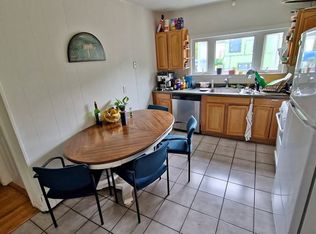 19 Hunting St #1A, Cambridge, MA 02141