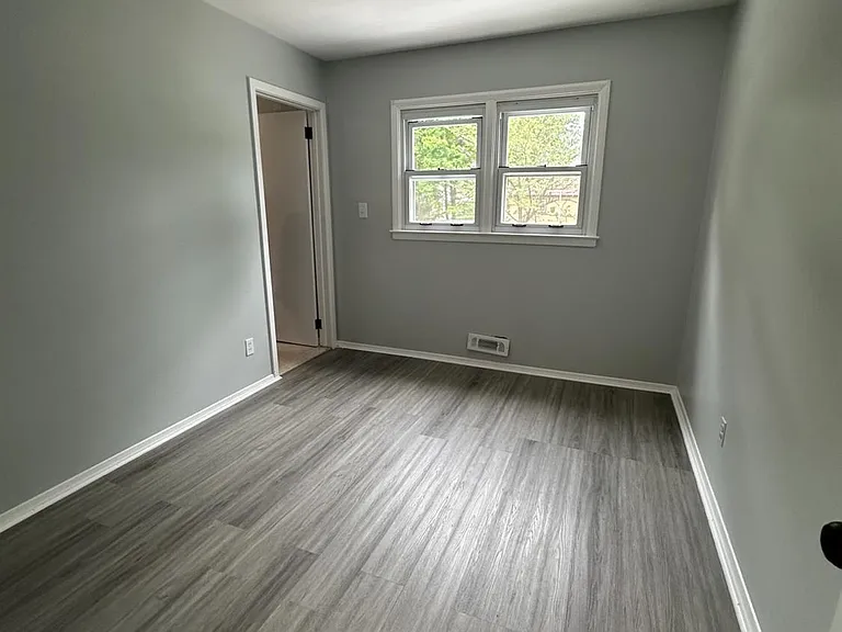 183 E Henry Pl — Photo 8