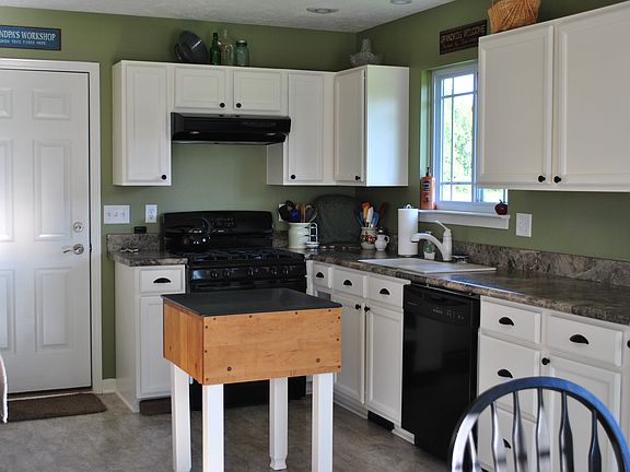 3rd image of 708 Josie Ln