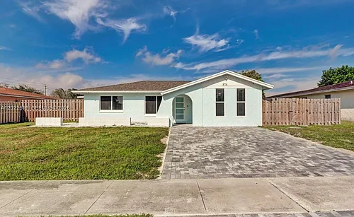 876 Gardenia Dr Photo 1