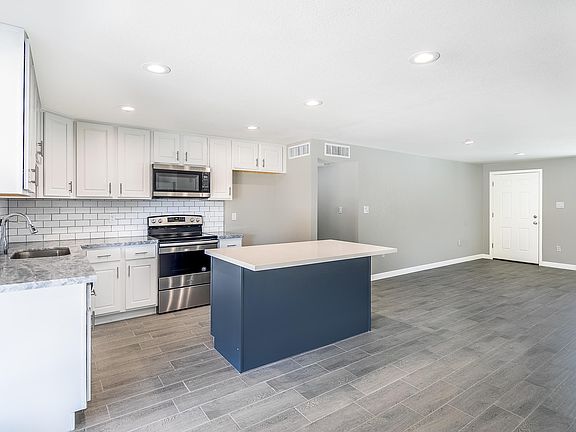 4th image of 1733 W Voltaire Ave