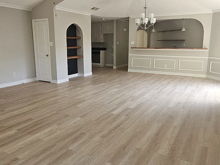 321 Fairhavens Dr — Photo 3