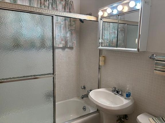 4th image of 3832 Jackson St NE