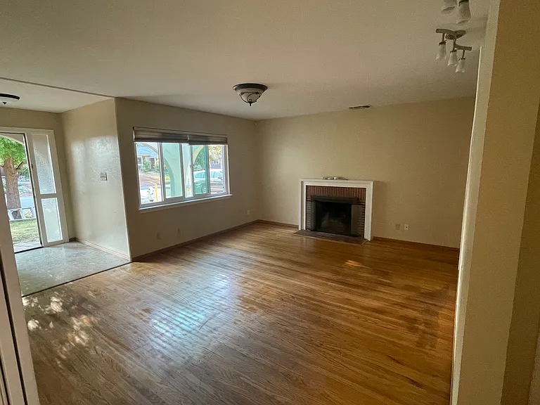 1816 Richmond St — Photo 4