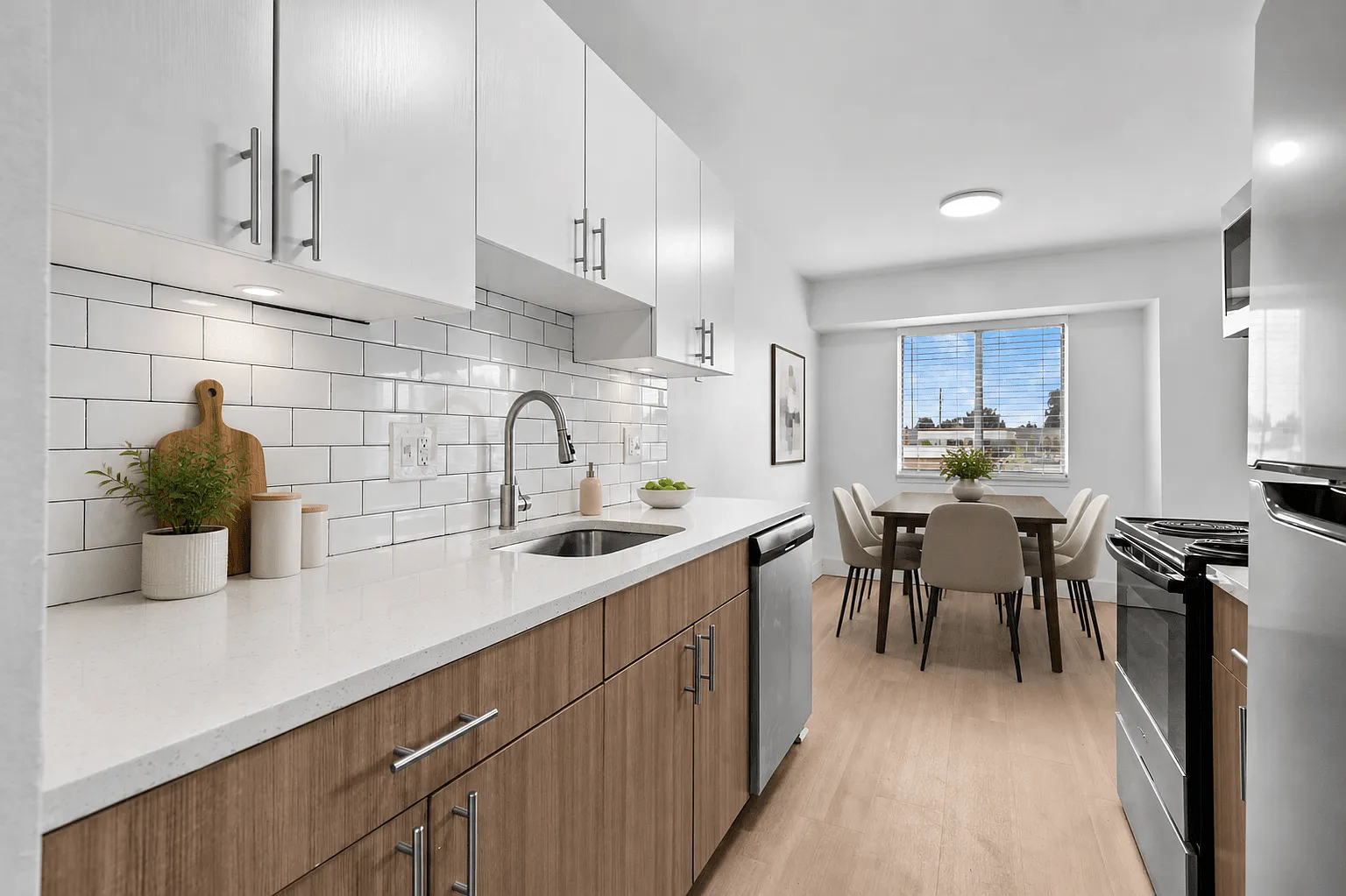 Bloomfield Square Apartments - Auburn Hills, MI — Photo 4