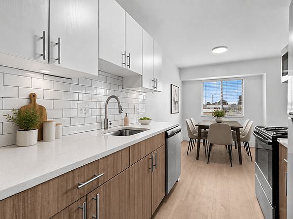 4th image of 3161 Bloomfield Ln #1105N