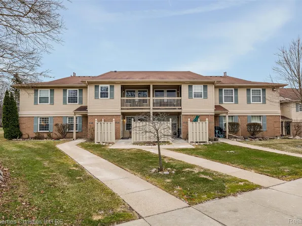 19272 Northridge Dr, Northville, MI 48167