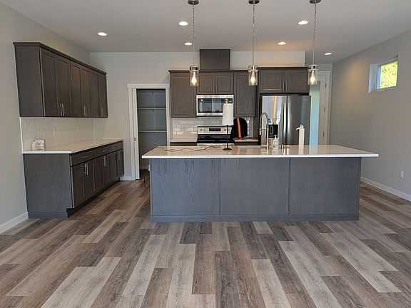 4th image of 1306 Digby Pl