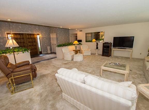 2nd image of 1552 Evergreen Pl