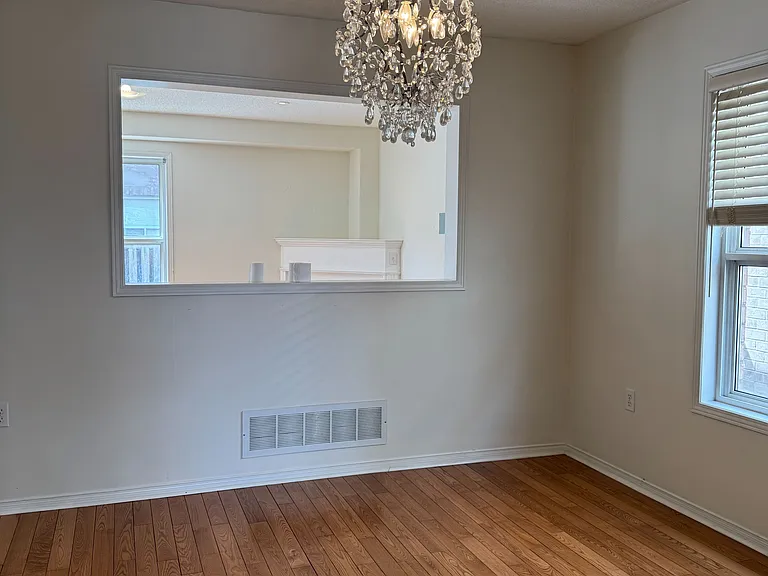 58 Brentcliff Dr #UPPER — Photo 6