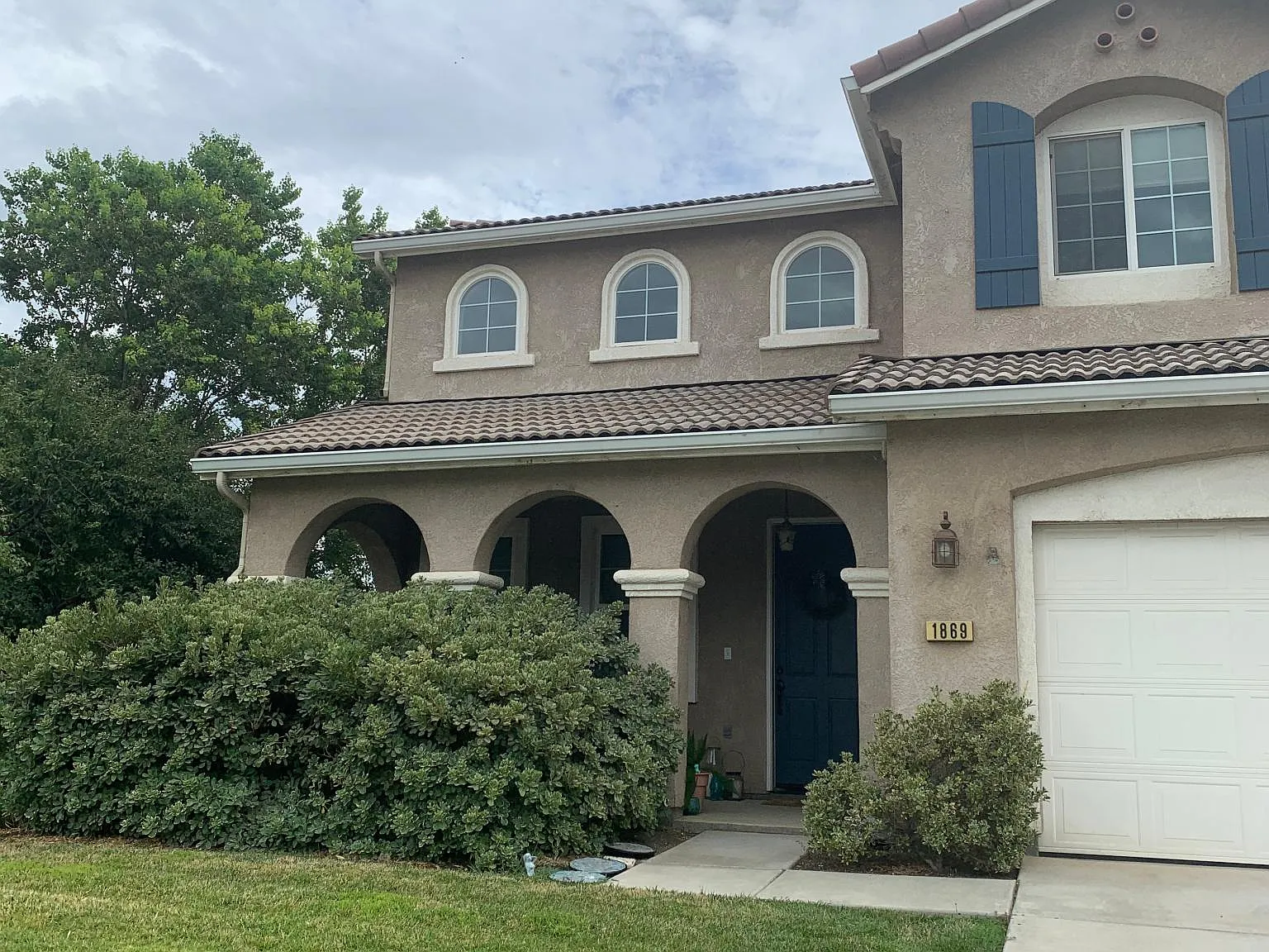 4 bed, 2.5 bath, 2837 sqft, $3,650 — Photo 2