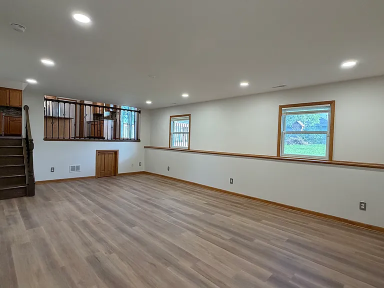 6387 Amanda Dr — Photo 7