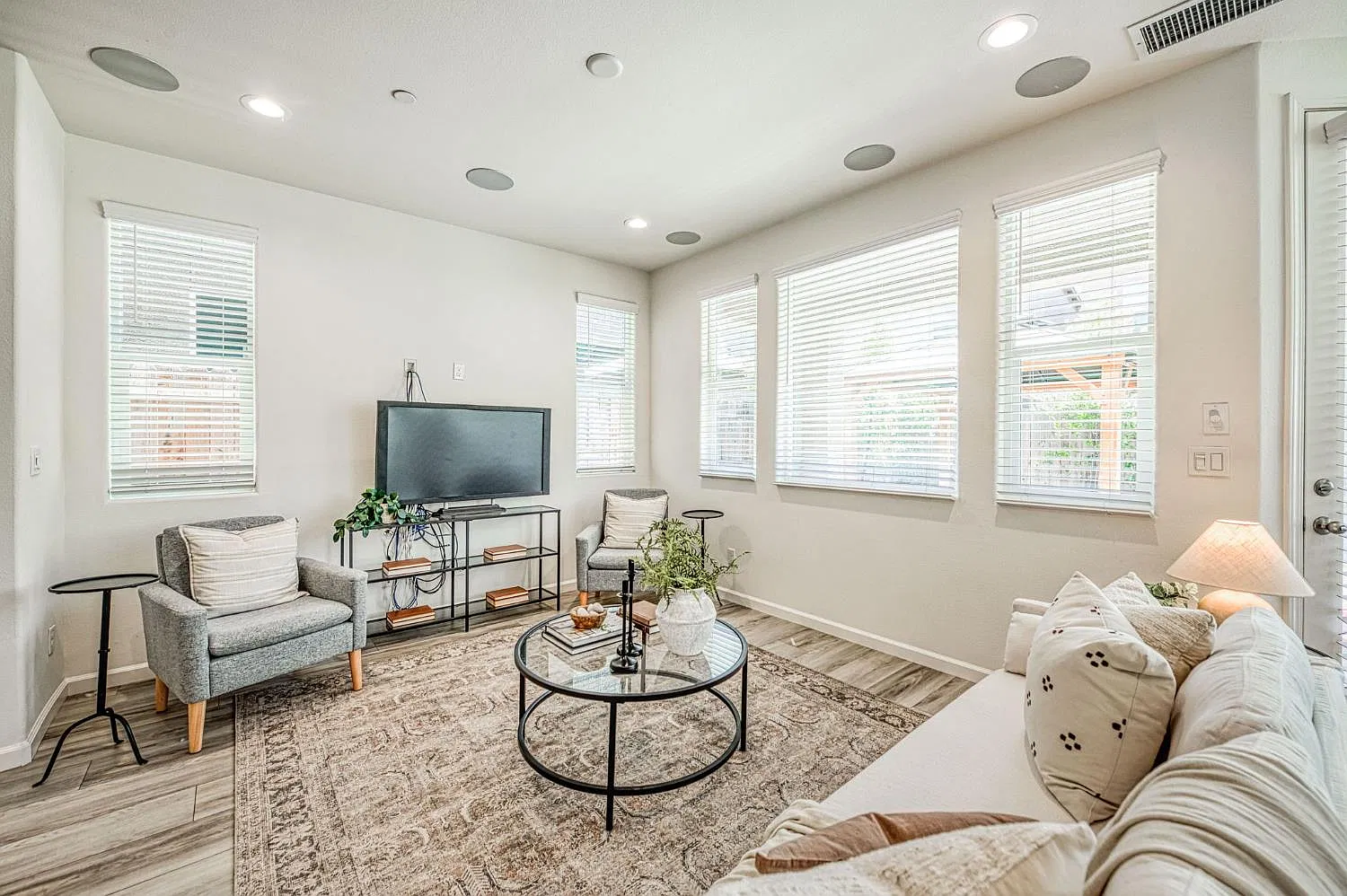 3 bed, 2.5 bath, 1512 sqft, $2,500 — Photo 4