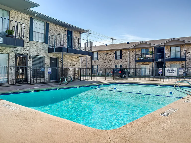 Watergate Apartments — Photo 23