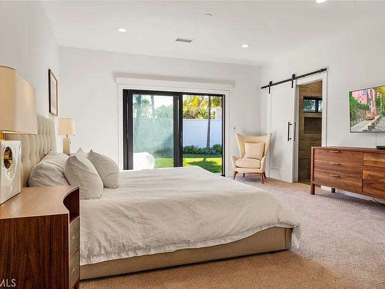2402 Orchid Hill Pl — Photo 12