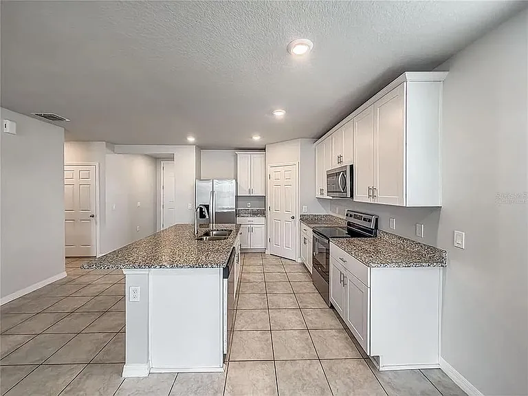 864 Teton St — Photo 9