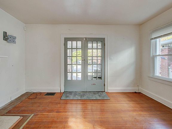 3rd image of 4239 N College Ave
