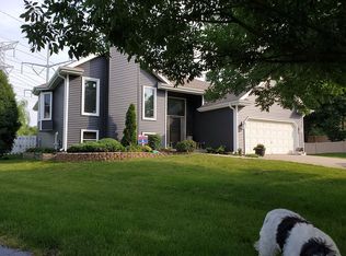 913 Wescott Rd, Bolingbrook, IL 60440