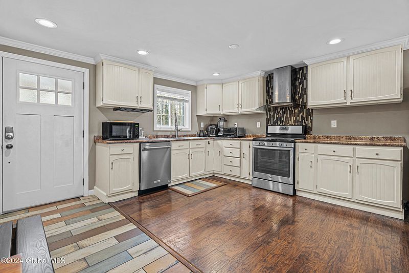 3rd image of 233 Gailey Hill Road
