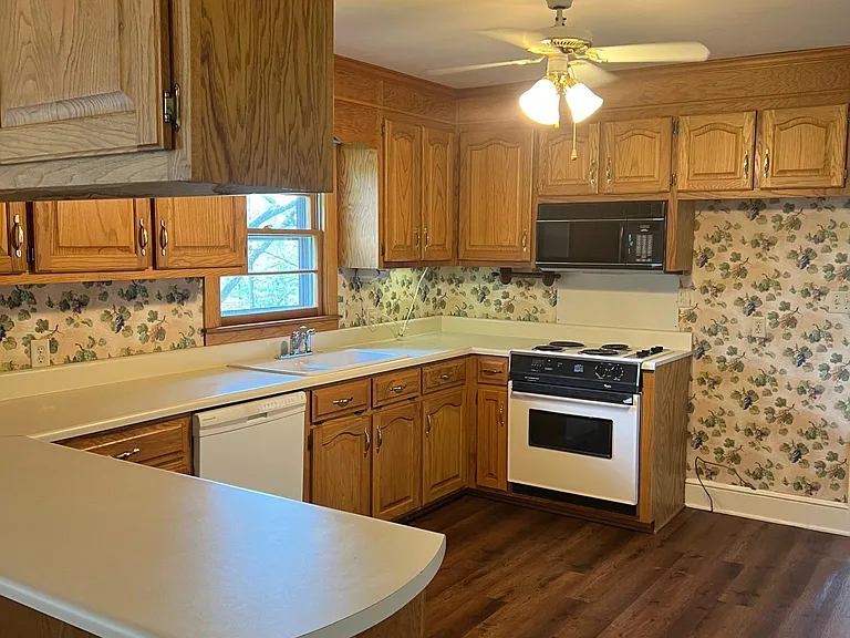 119 Beechwood Dr — Photo 2