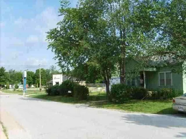 105 Girard St, Flippin, AR 72634